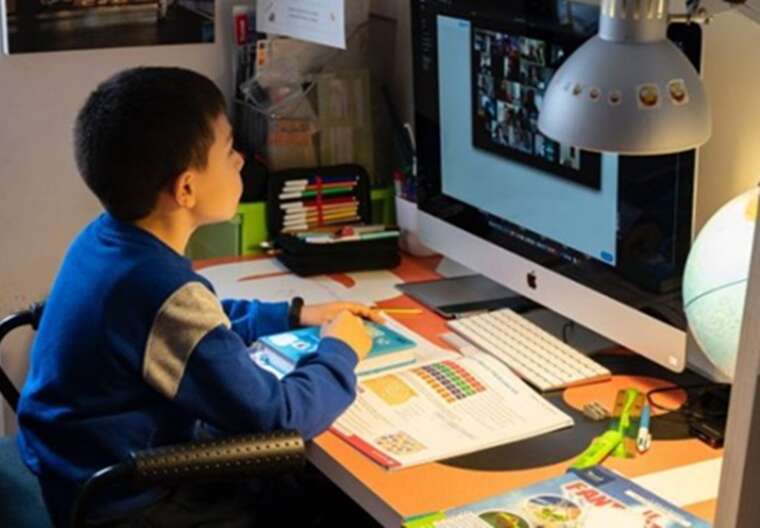 Низка шкіл в Україні переходить на дистанційне навчання