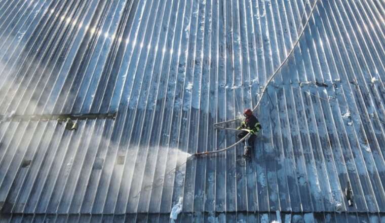 Firefighting efforts continue on smoldering spots at the Chornobyl NPP shelter