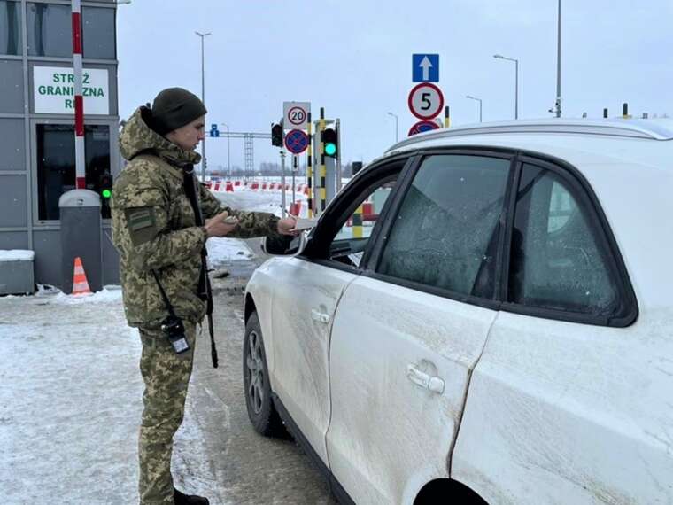 На кордоні з Польщею можливі затримки через ремонт мосту