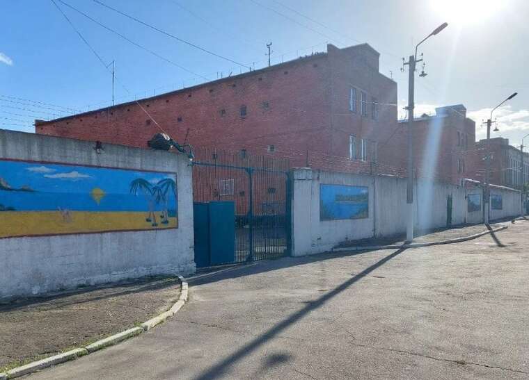 Менський суд засудив трьох чоловіків за збут психотропних речовин у виправній колонії