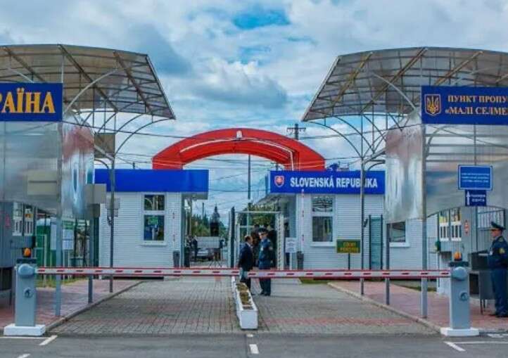 Словацька поліція заявила про висилку українця, "який має зв’язки зі спецслужбами"