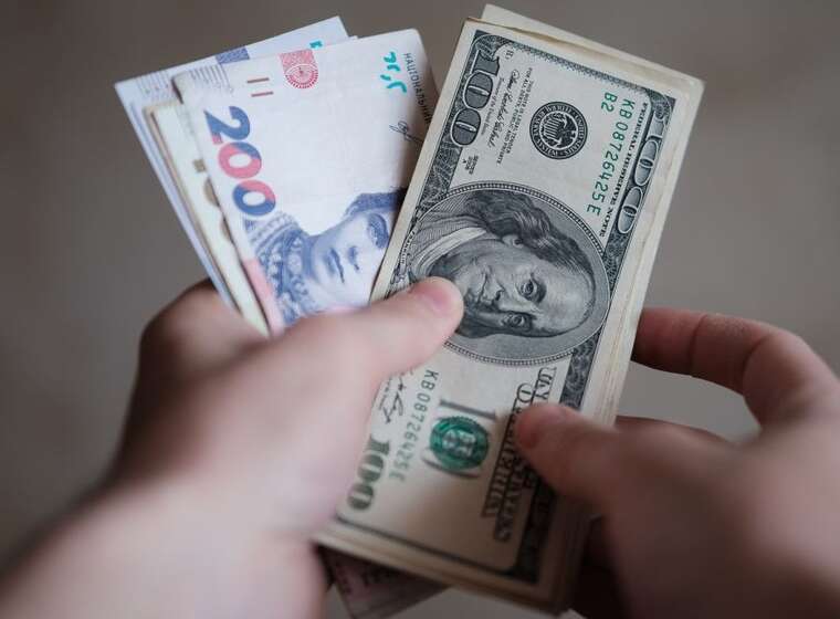 Банкіри очікують підвищення курсу долара до 45 гривень