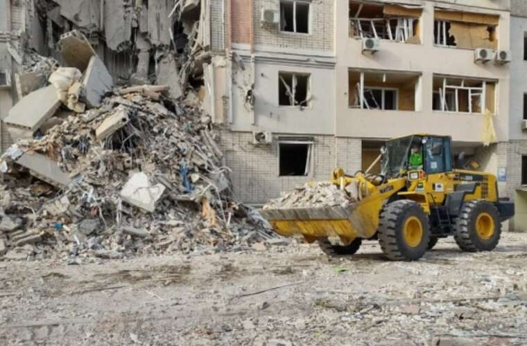 В Херсоне из-за угрозы повторных обстрелов приостановили разбор завалов