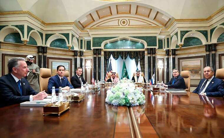 Россия равнодушна к снятию санкций, — Bloomberg