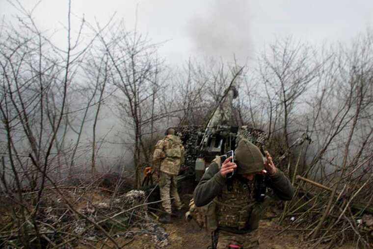 Guardsmen of "Spartan" showed how they destroy the occupiers with the captured "Msta-B"