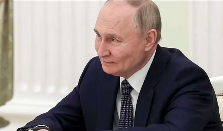 На лбу у Путина появился таинственный шрам