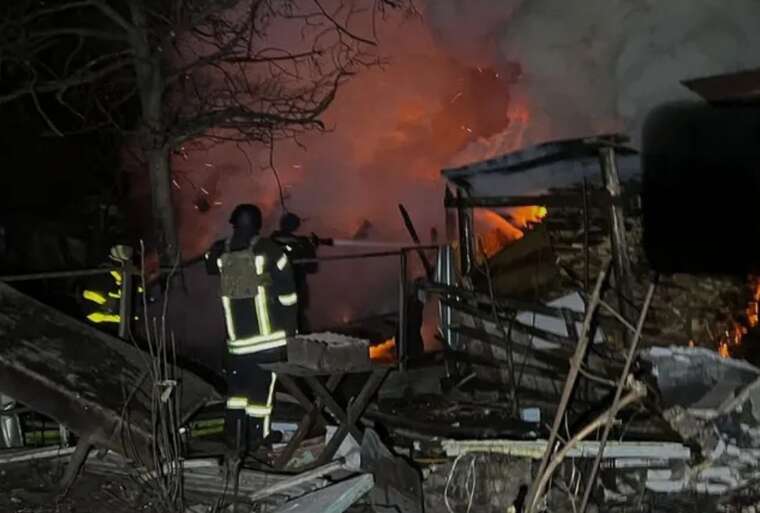 У ДСНС опублікували фото наслідків нічної атаки безпілотників РФ на Київщину