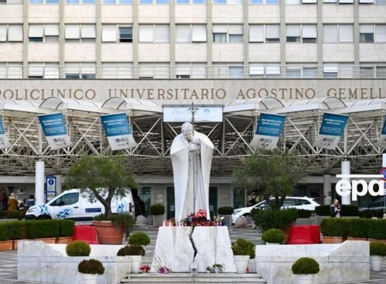 Стан Папи Римського – критичний, він зараз на межі життя та смерті, – Ватикан