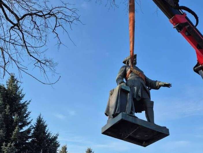 In Poltava, the monument to Peter I was dismantled