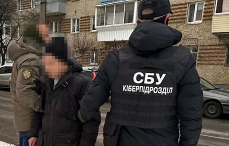 Правоохоронці затримали 3 підозрюваних у роботі на ворога: збирали дані про військові об’єкти