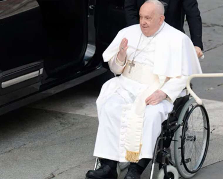 Reuters: Ватикан порушив столітнє табу щодо обговорення здоров’я понтифіка