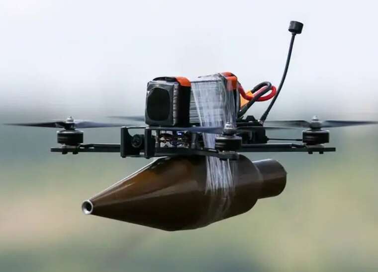 У Херсоні російські окупанти скинули вибухівку з безпілотника: поранено чоловіка