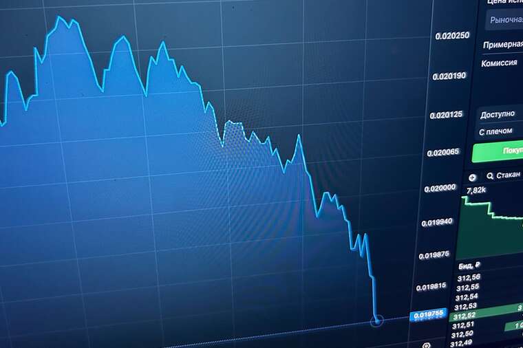 Продление санкций против РФ: Российский фондовый рынок отреагировал падением котировок