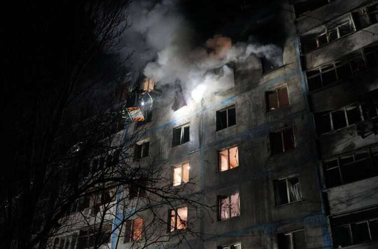 The attack of the Russian Federation on Zaporizhzhya: a multi-story building is on fire