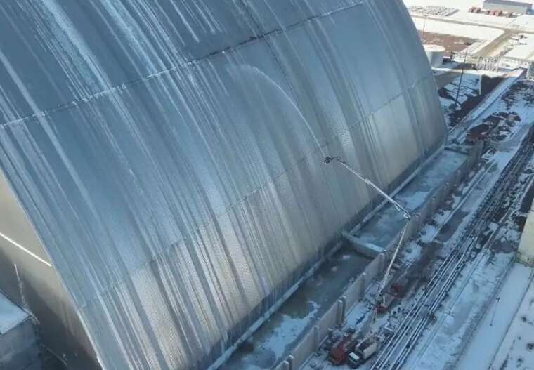 МАГАТЕ не дало висновків щодо походження дрона, який завдав пошкоджень укриттю ЧАЕС