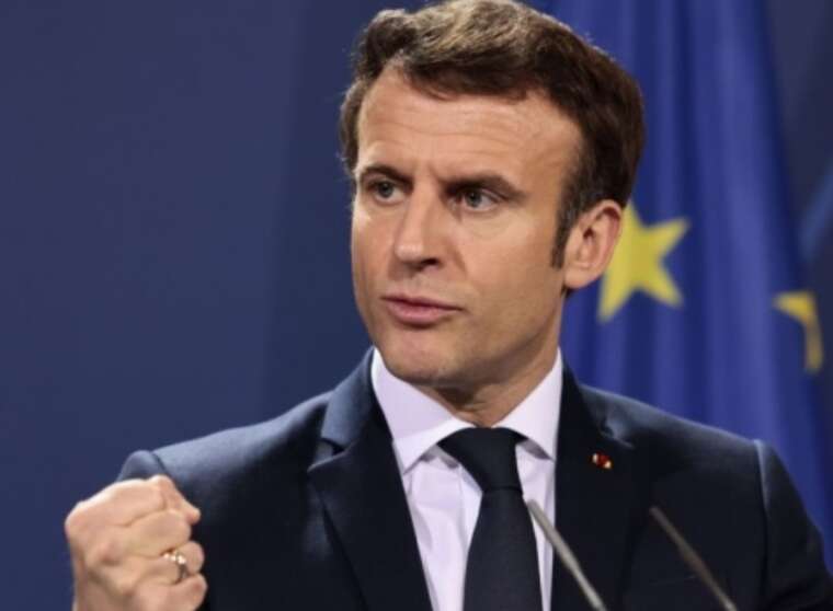 Макрон попросил европейцев перестать быть «довольными вассалами» США