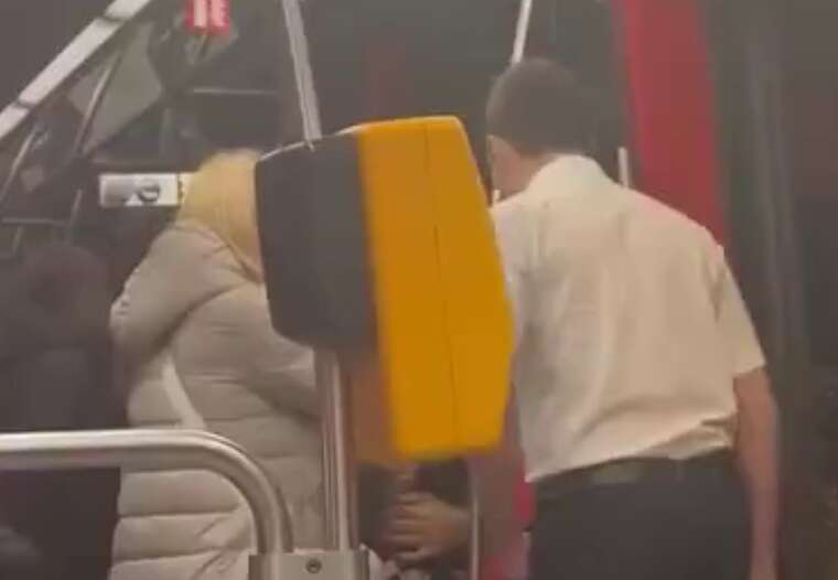 У Празі водій трамвая вигнав українську родину з дитиною та вдарив чоловіка