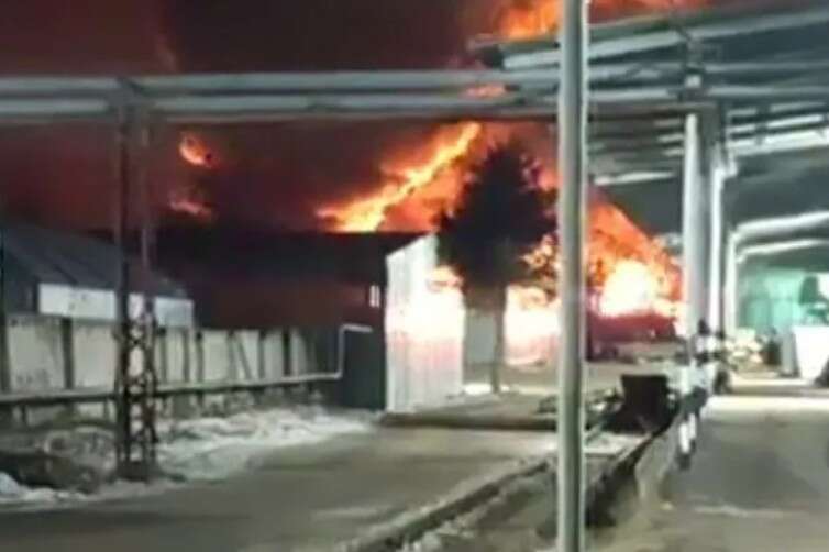 У російському місті Володимир уночі зайнявся склад бурових рідин