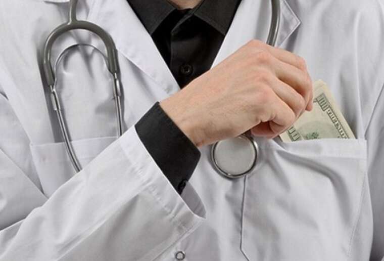 Директора Фастівської лікарні засудили за хабар для уникнення мобілізації: заплатив штраф