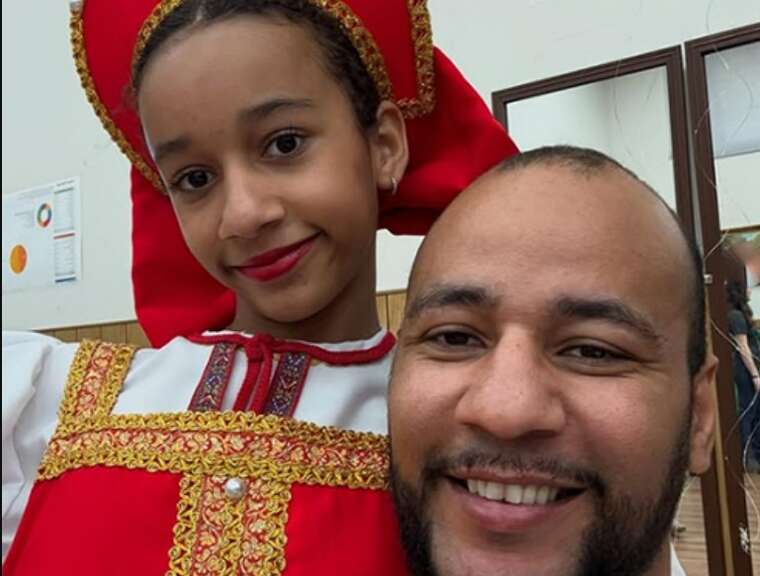 Донька боксера з Маріуполя в кокошнику танцювала в США під російські пісні