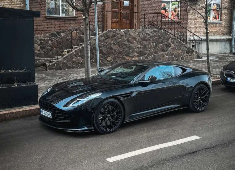 В Україні помітили новий Aston Martin DB12 за 11,5 мільйона гривень