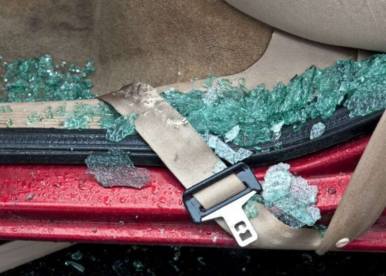 На Чернігівщині пікап злетів у кювет і перекинувся: постраждали 4 осіб