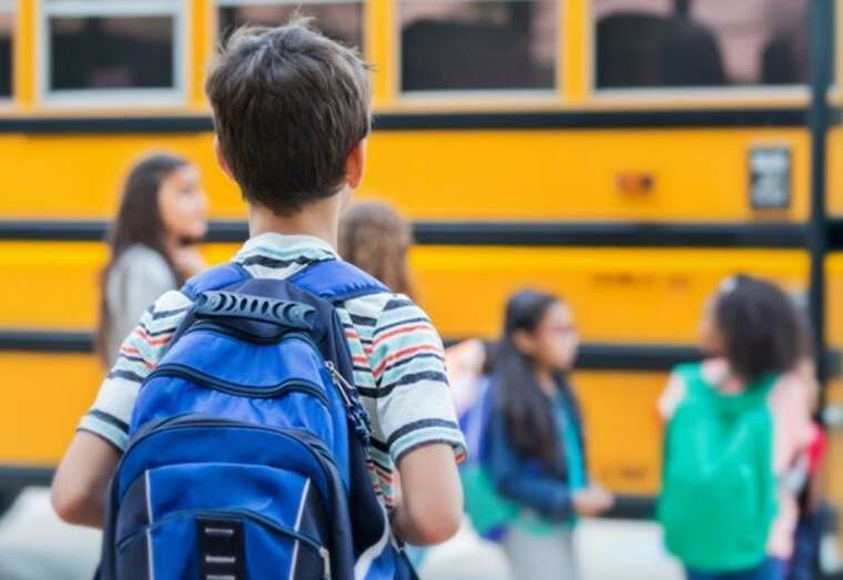 У Києві керівника приватної школи «Базис» публічно звинуватили у домаганнях