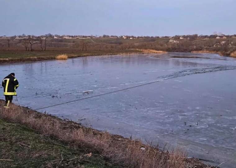 Трагедія на Чернігівщині: під лід провалилися троє дітей, один з них загинув