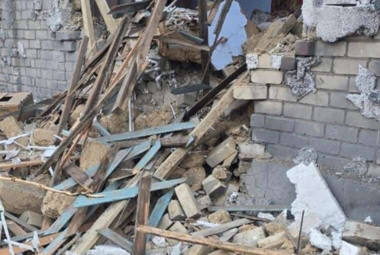 У Херсонській області продемонстрували наслідки російської атаки на селище Східне