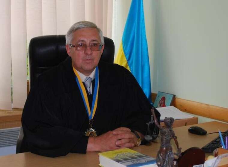 A retired judge raised his pension to 200,000 hryvnias through the court