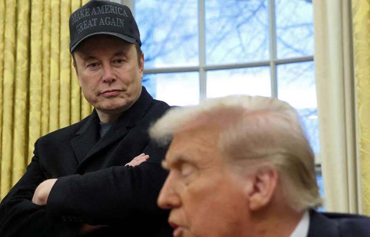 На тлі падіння акцій, Трамп пообіцяв купити нову Tesla, щоб підтримати Маска