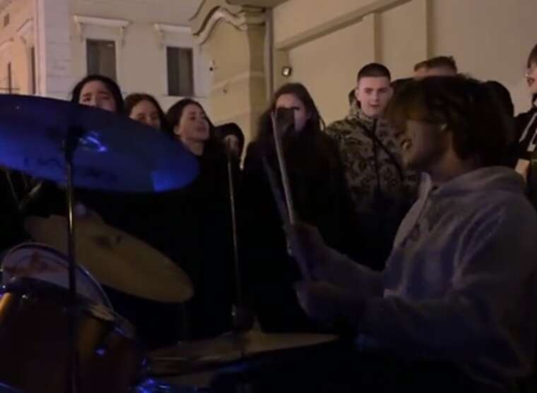 «Є@ані ви@лядки»: В Одесі жінка влаштувала скандал через російську мову серед підлітків