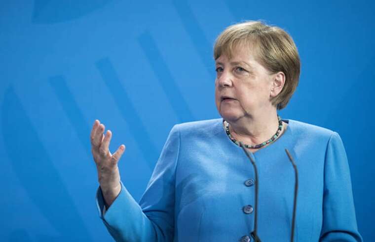 Меркель заявила, що Україна має залишитися суверенною країною після війни