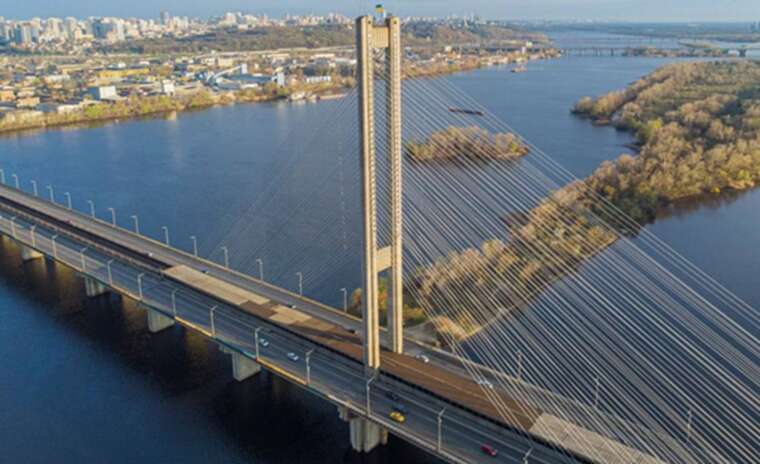 У Києві частково дозволили рух Південним мостом