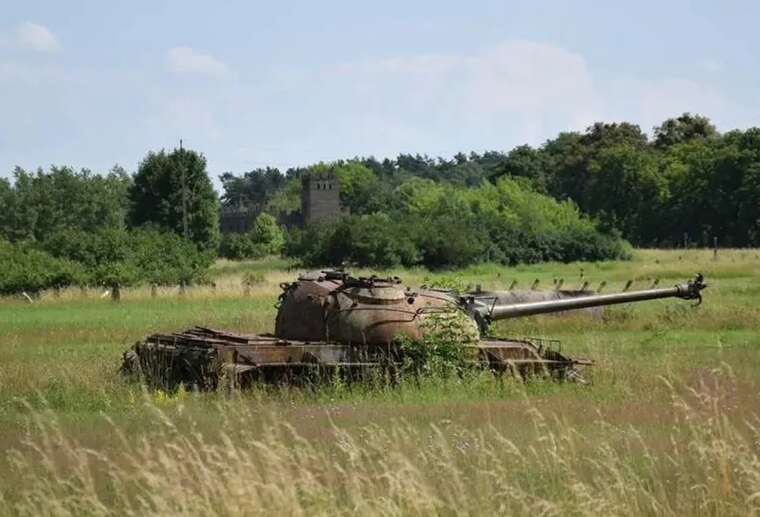 Під Варшавою невідомі поцупили 35-тонний танк