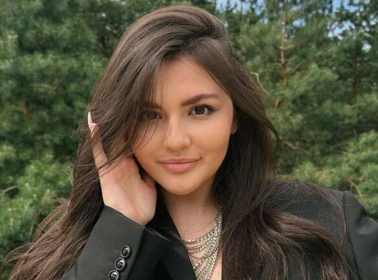 Онука екссекретаря РНБО Олексія Данілова Маша засвітила сумку за 140 тисяч гривень