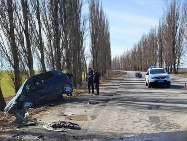 ДТП на трасі М-21: двоє водіїв потрапили до лікарні після зіткнення автомобілів