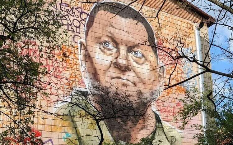 В Киеве закрасили мурал с Залужным
