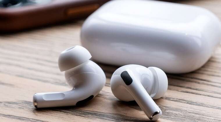 Bloomberg: У навушників Apple AirPods з’явиться функція перекладу в реальному часі