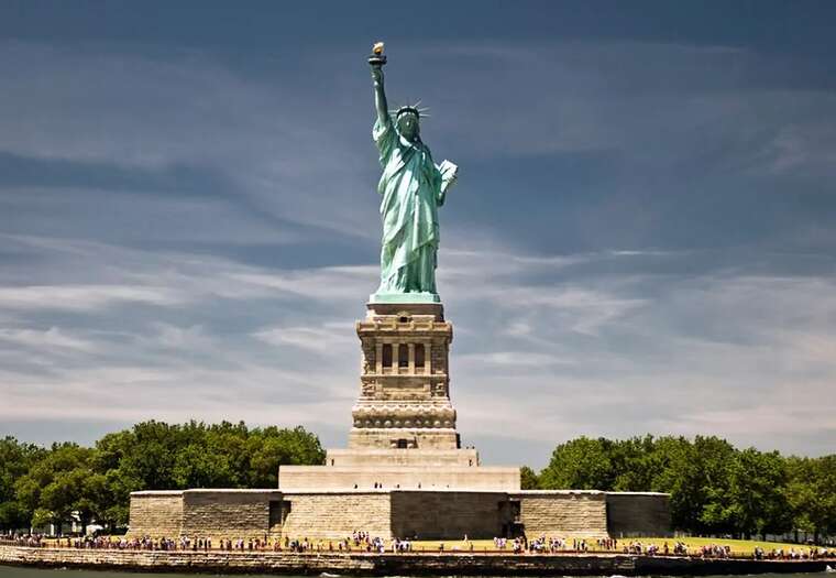 Французький депутат Європарламенту вимагає від США повернути Статую Свободи
