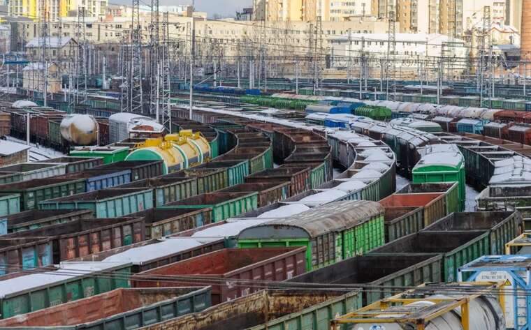 "Ukrzaliznytsia" has to negotiate with businesses regarding freight transportation tariffs – Shmyhal