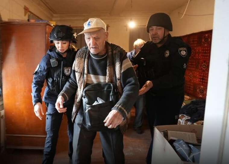 "White Angels" evacuate people and animals from the dangerous village of Myropillya in Sumy region