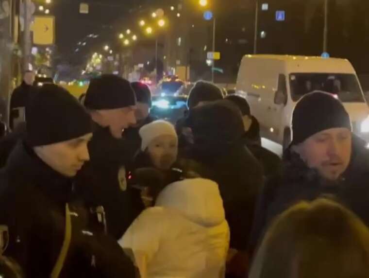 In Kyiv, there was an attempted forced mobilization, local residents came to the defence of the man