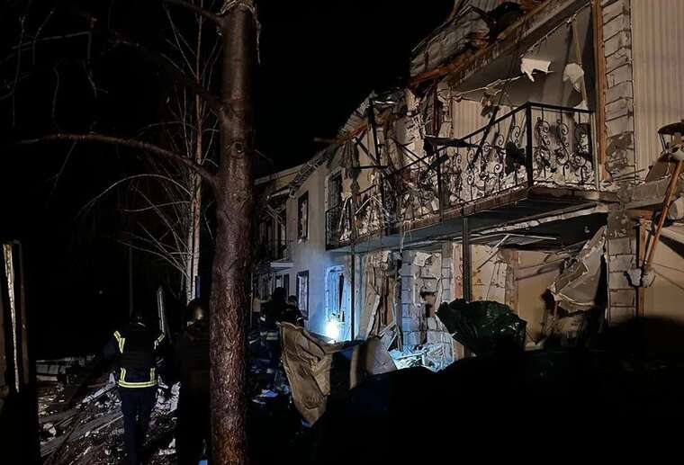 ВС РФ нанесли удары по Киевской области "шахедами": есть пострадавший, разрушены дома