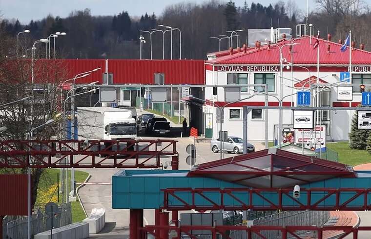 Латвия закрывает границу для пешеходов на переходах с Россией и Беларусью
