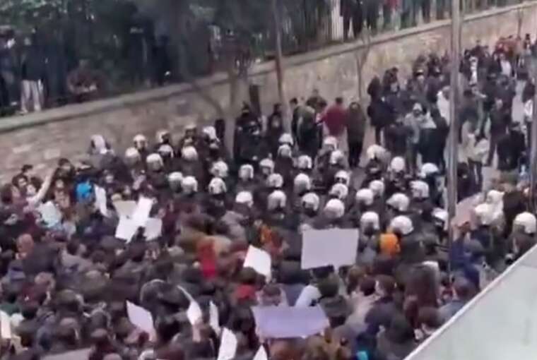 В Туреччині почалися зіткнення протестувальників із правоохоронцями після затримання мера Стамбула