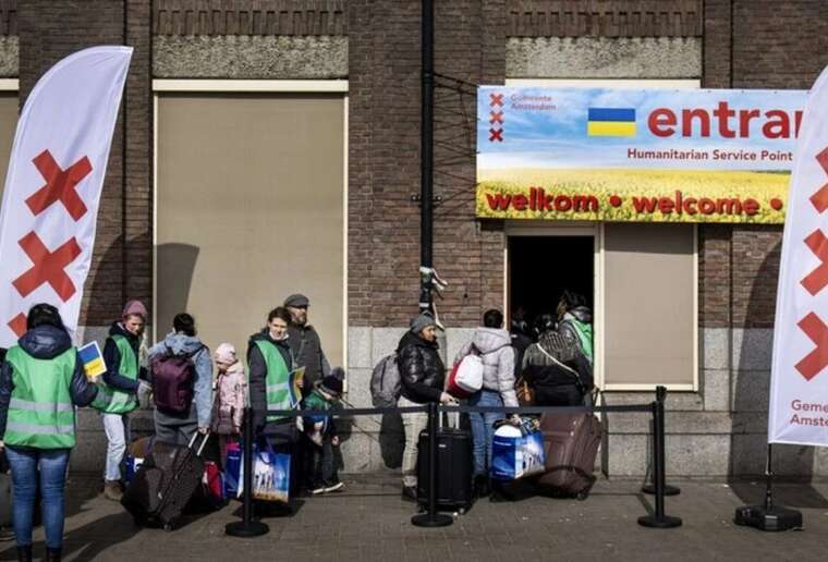 Муниципалитеты Нидерландов вынуждены отказывать украинским беженцам в убежище из-за переполненных центров