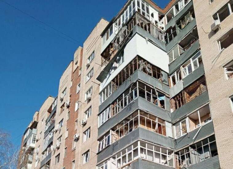 Обстріл Слов’янська: в ОВА показали наслідки вибухів та пошкодження багатоповерхівок