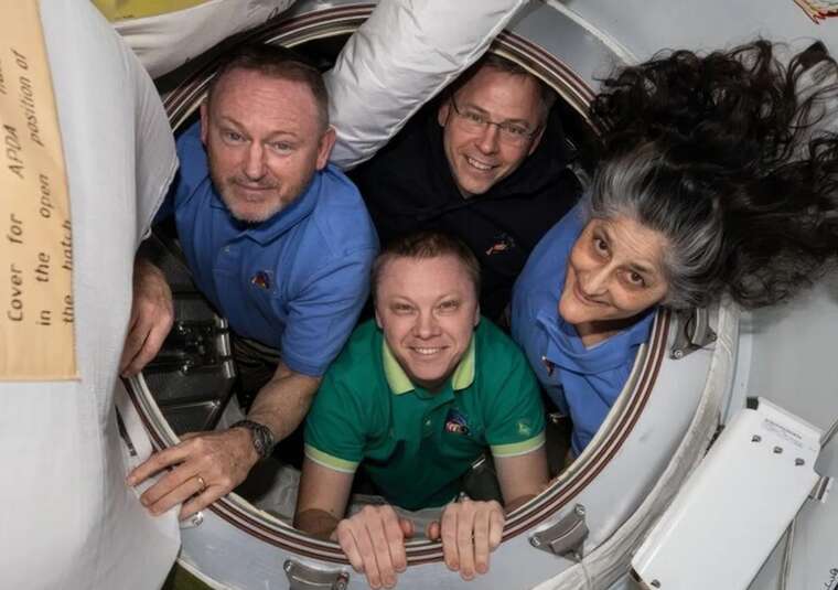 NYT: NASA не выплатило сверхурочные астронавтам, застрявшим на МКС на девять месяцев