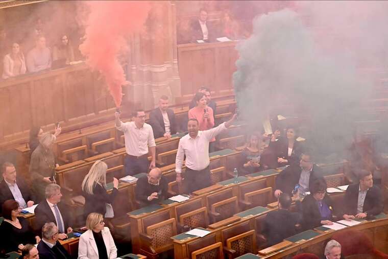 В Угорщині шість депутатів оштрафовані на 200 тисяч євро за протест у парламенті